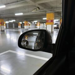 거울 보는 거 진짜 어려웠어요